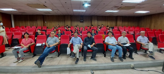 高雄中學物理實驗研究社和台南女中科學研究社Visit: 20200812Image