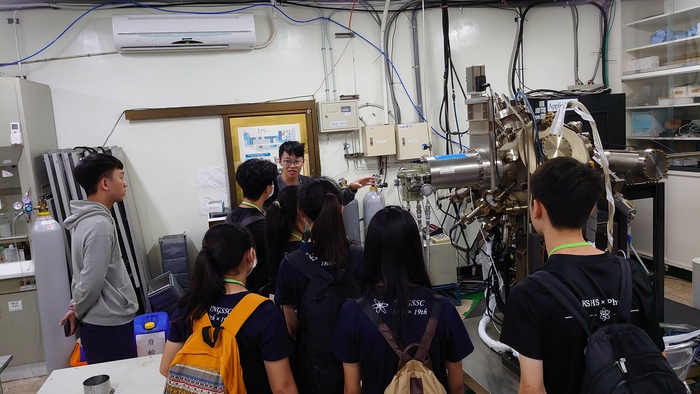 高雄中學物理實驗研究社和台南女中科學研究社Visit: 20200812Image